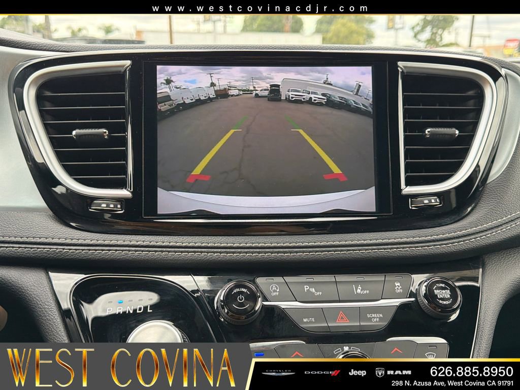 Used 2026 Chrysler Pacifica Limited w/ S Appearance Package FWD image 16