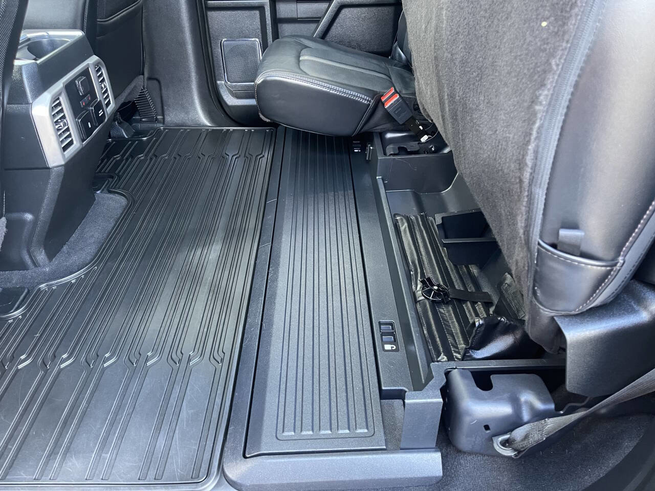 Used 2019 Ford F250 Platinum w/ Platinum Ultimate Package AWD/4WD image 33