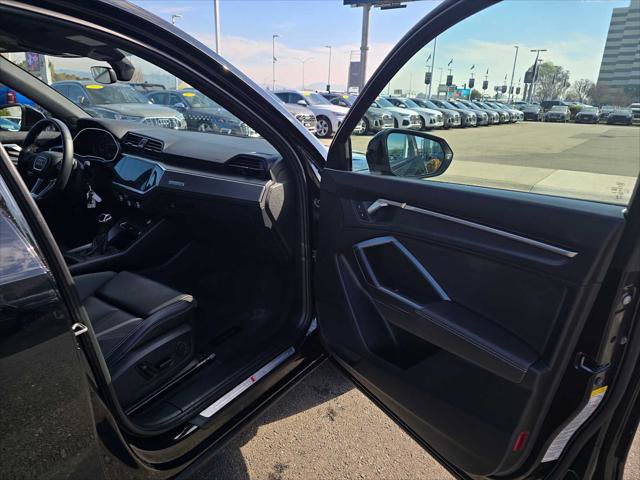 Certified 2025 Audi Q3 2.0T Premium w/ Black Optic Sport Package image 12