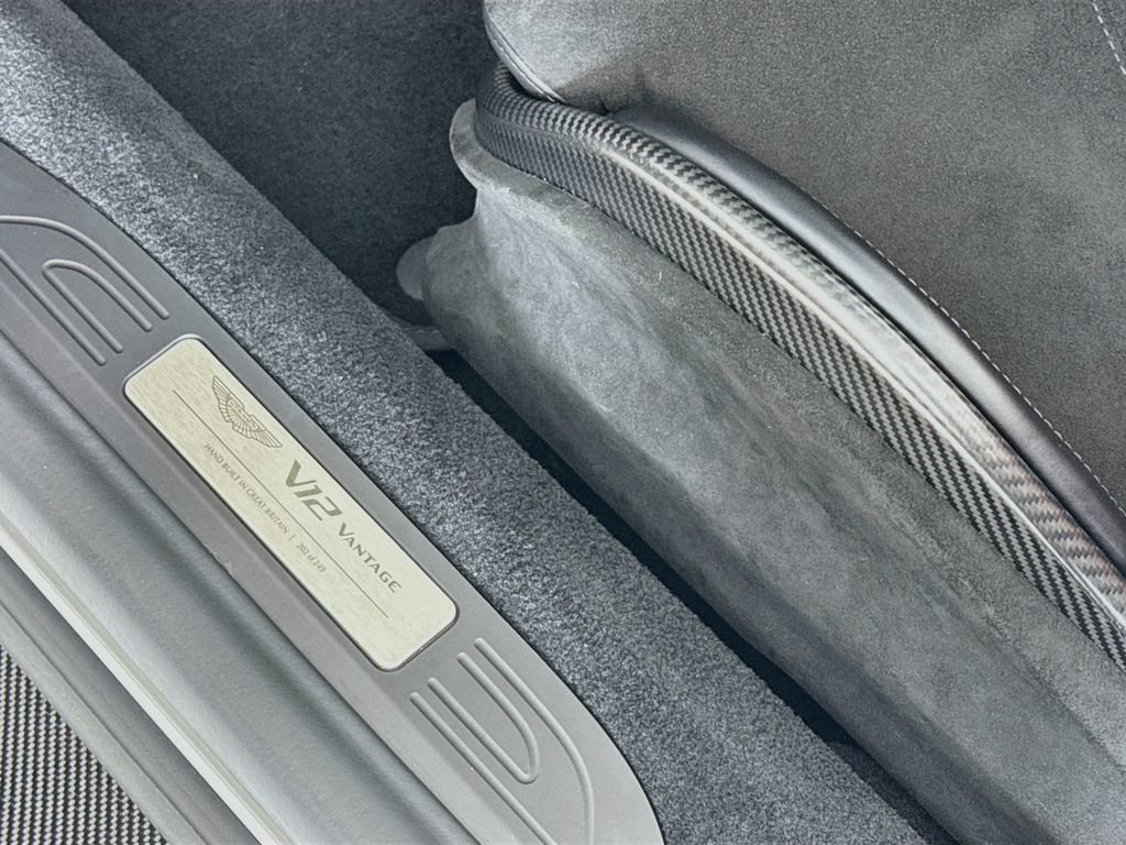 Used 2023 Aston Martin V12 Vantage Roadster RWD image 24