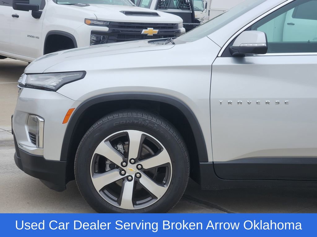 Used 2022 Chevrolet Traverse LT w/ LT Premium Package image 9