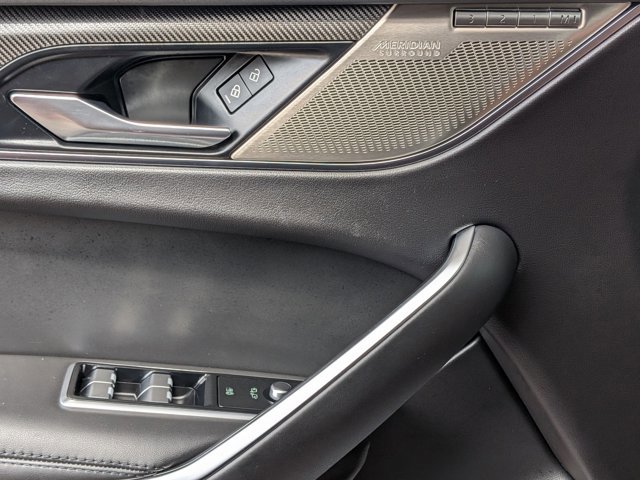 Used 2025 Jaguar F-PACE SVR 575 Edition image 15