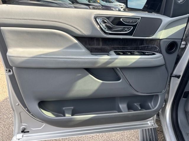 Used 2018 Lincoln Navigator L Reserve w/ Cargo Package AWD/4WD image 8