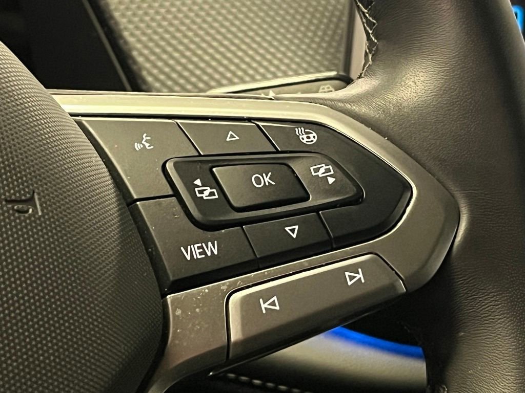 Used 2025 Volkswagen Atlas Cross Sport SEL Premium R-Line image 28