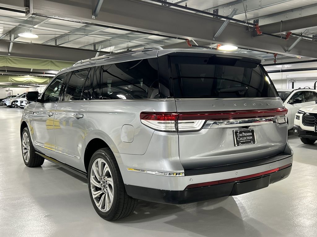 Used 2023 Lincoln Navigator L Reserve image 4