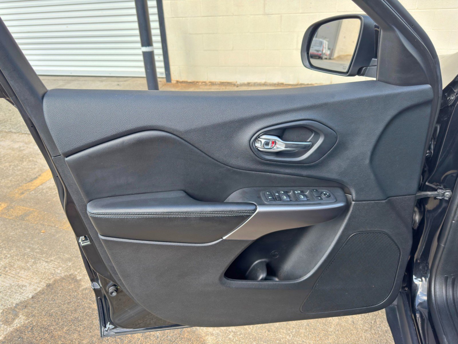 Used 2019 Jeep Cherokee Latitude w/ Popular Appearance Group FWD image 35