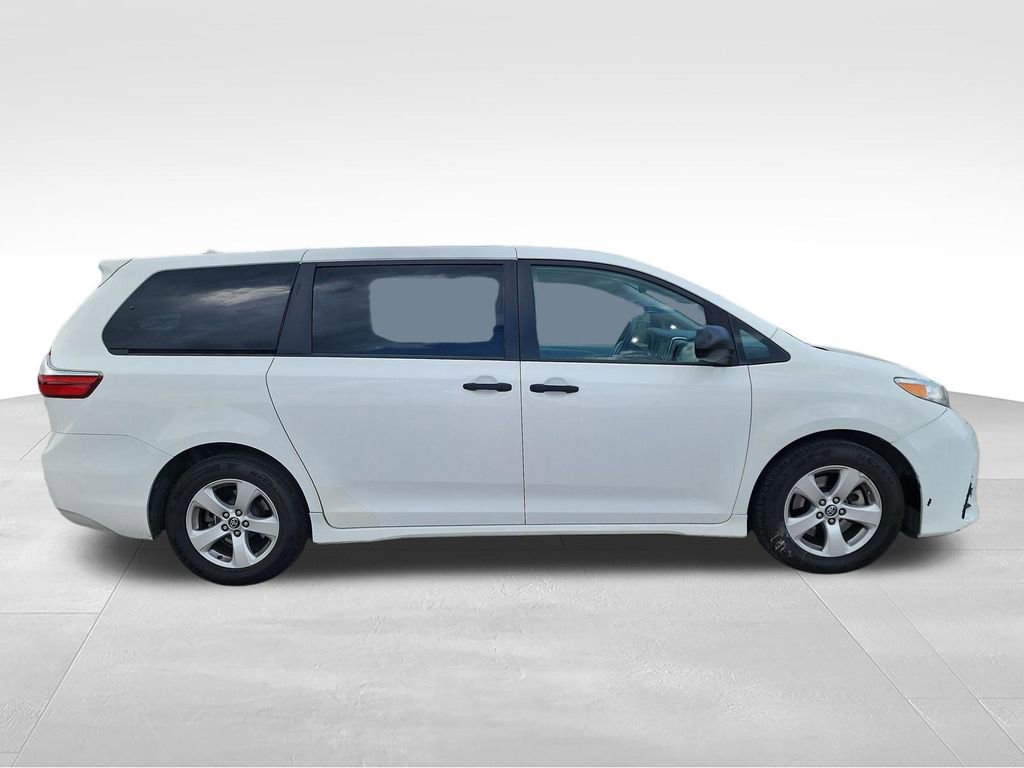Used 2019 Toyota Sienna L FWD image 10