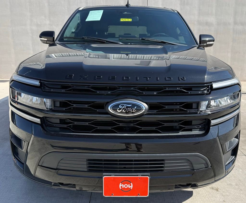 Used 2023 Ford Expedition Limited image 2