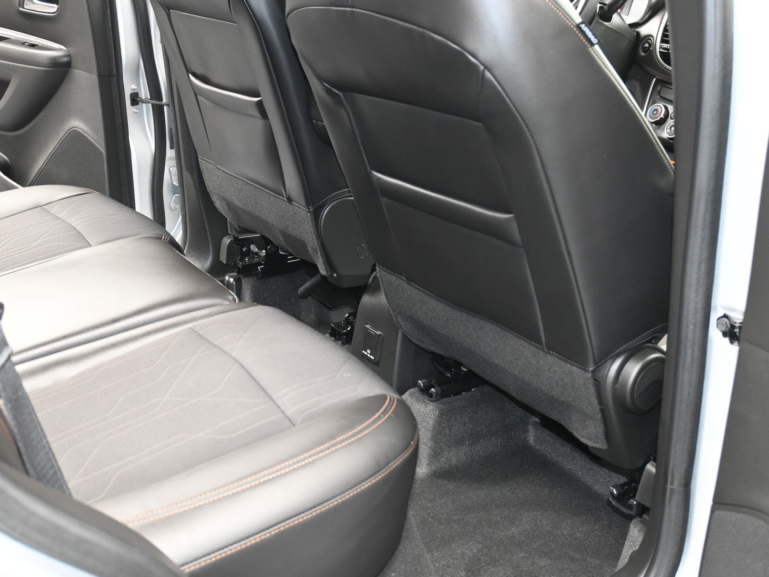 Used 2022 Chevrolet Trax LT w/ LT Convenience Package image 25