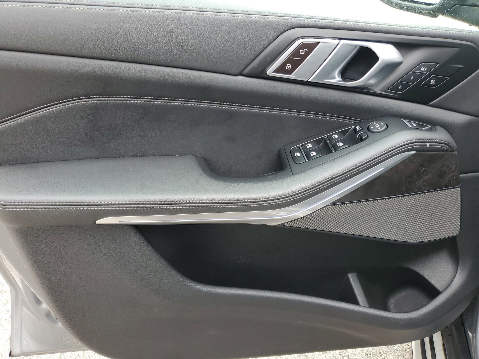 Used 2024 BMW X5 sDrive40i w/ Premium Package image 17