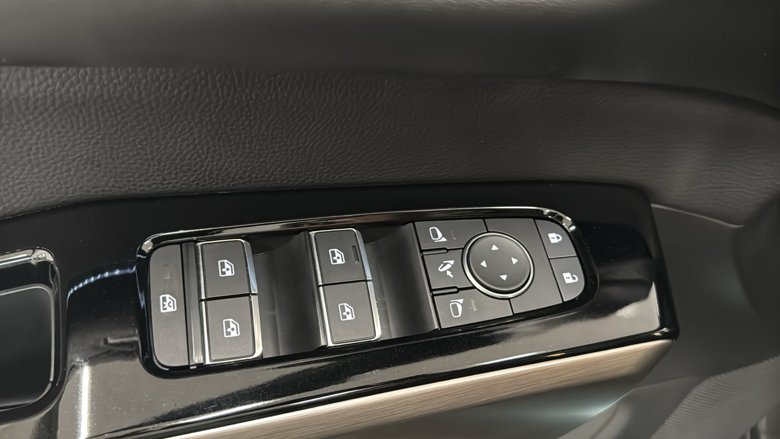 Used 2025 Nissan Pathfinder Platinum AWD/4WD image 23