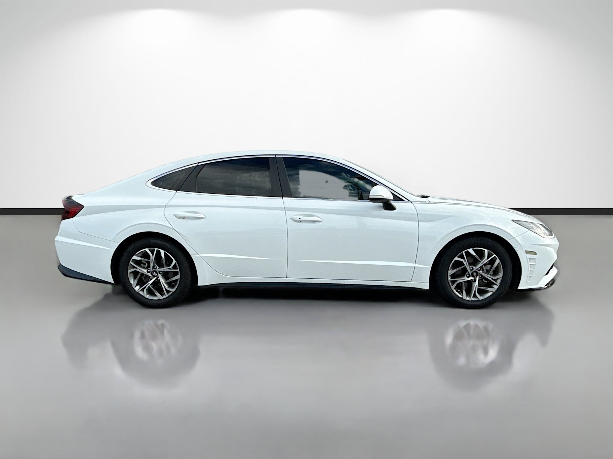 Used 2021 Hyundai Sonata SEL FWD image 2