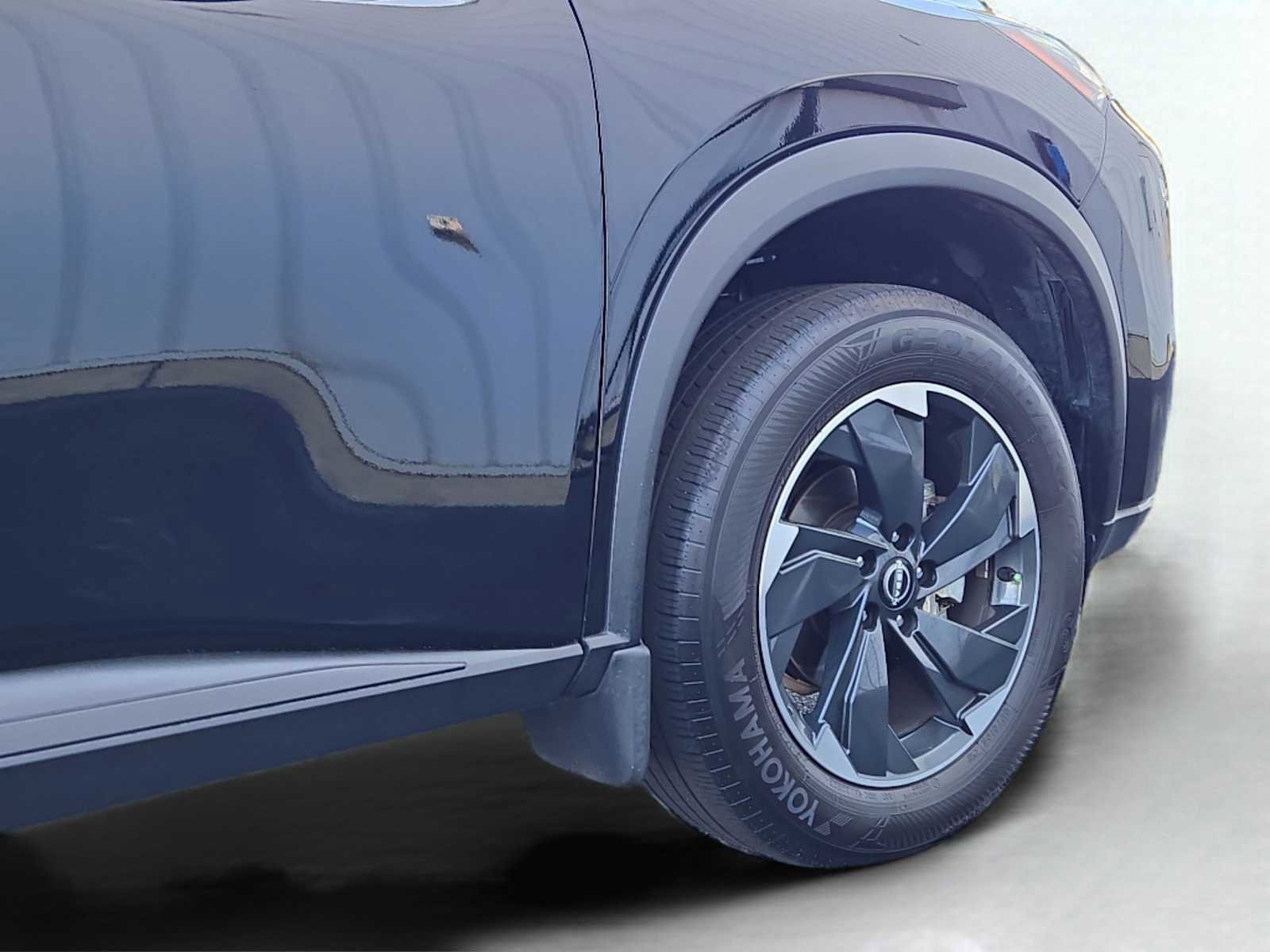 Used 2024 Nissan Rogue SV w/ SV Premium Package image 11