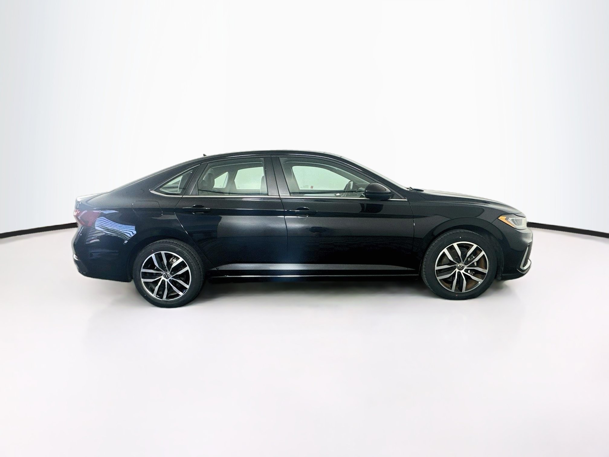 Used 2025 Volkswagen Jetta SE FWD image 10