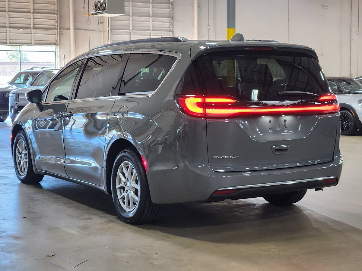 Used 2022 Chrysler Pacifica Touring-L FWD image 11