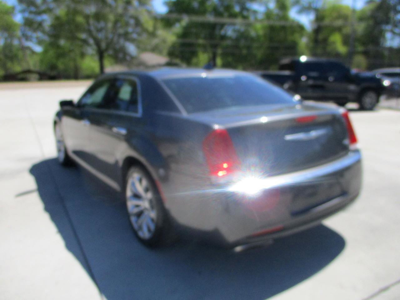 Used 2018 Chrysler 300 Limited w/ Safetytec Plus Group image 9