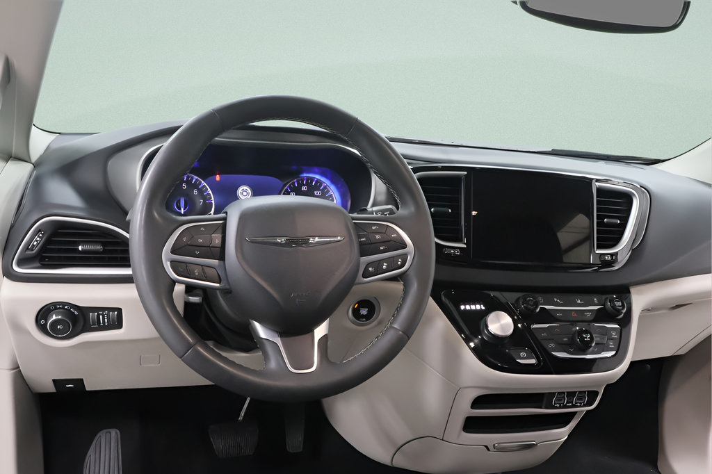 Used 2023 Chrysler Pacifica Touring-L FWD image 8