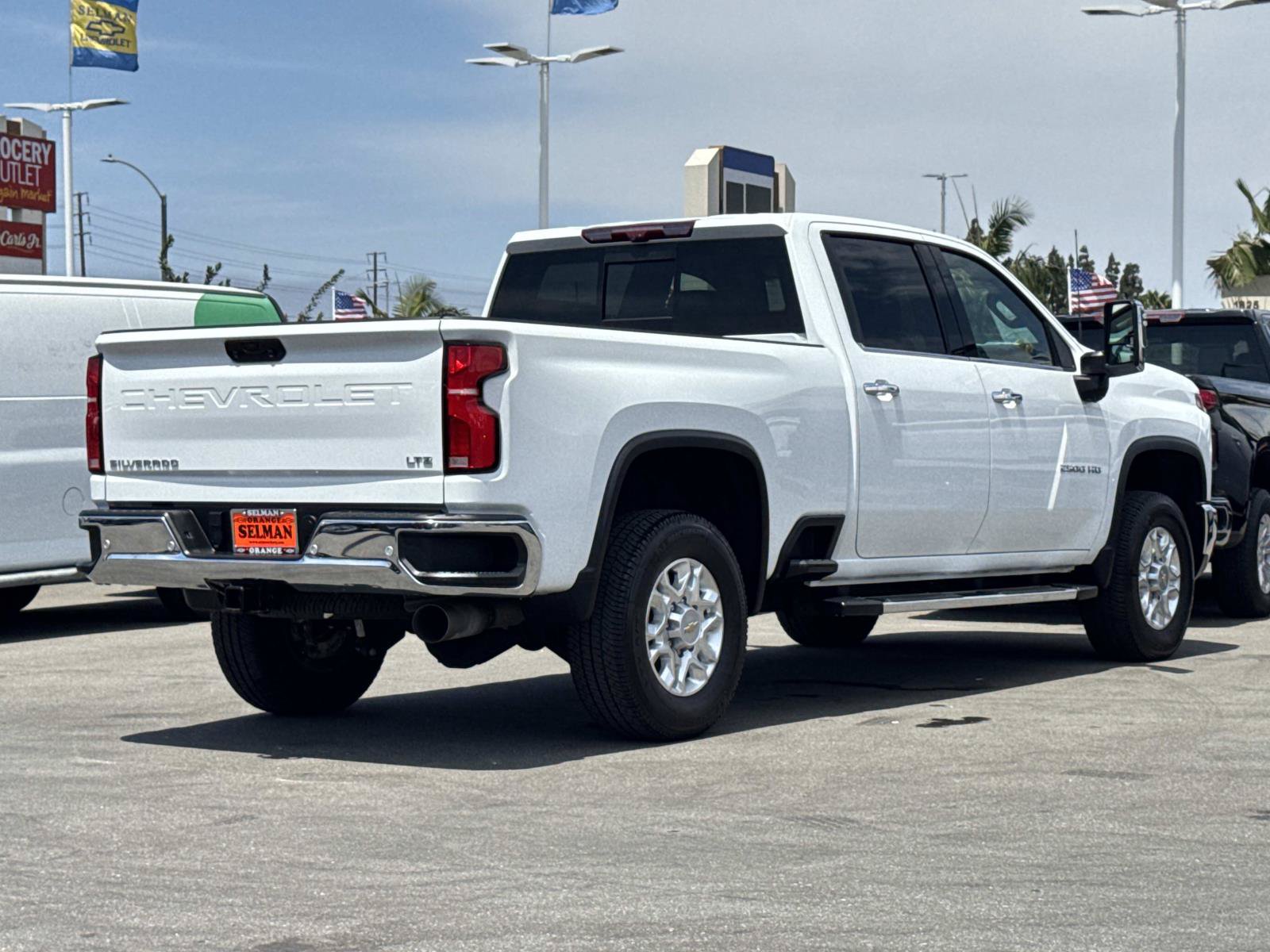 Used 2024 Chevrolet Silverado 2500 LTZ w/ LTZ Convenience Package AWD/4WD image 5