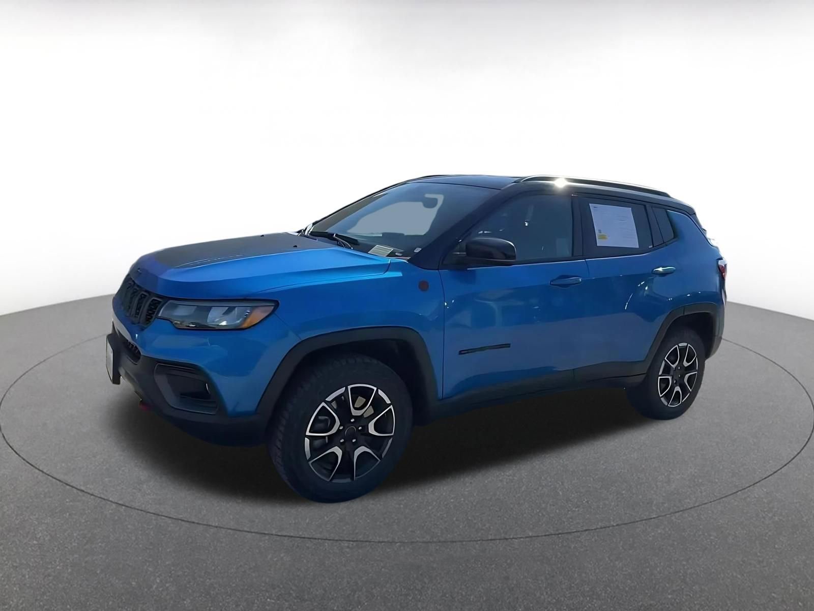 Used 2025 Jeep Compass Trailhawk AWD/4WD image 7