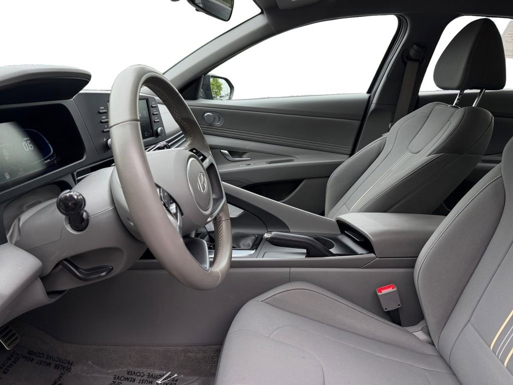 Certified 2025 Hyundai Elantra Sport FWD image 9