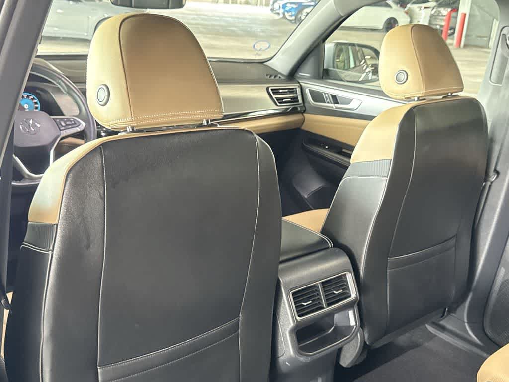 Used 2024 Volkswagen Atlas Cross Sport SE FWD image 23