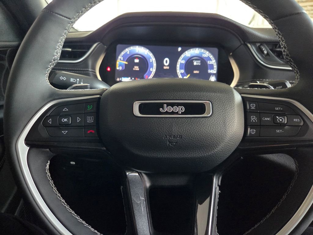 Used 2023 Jeep Grand Cherokee Altitude image 7