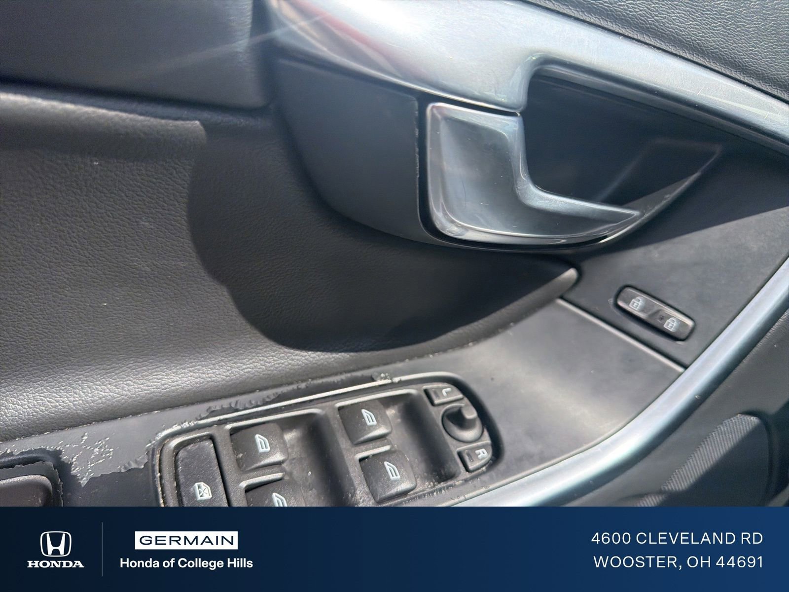 Used 2017 Volvo S60 T5 Dynamic image 15