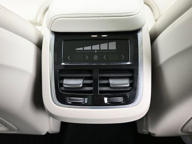 Used 2023 Volvo XC60 B5 Ultimate w/ Protection Package Premier FWD image 31