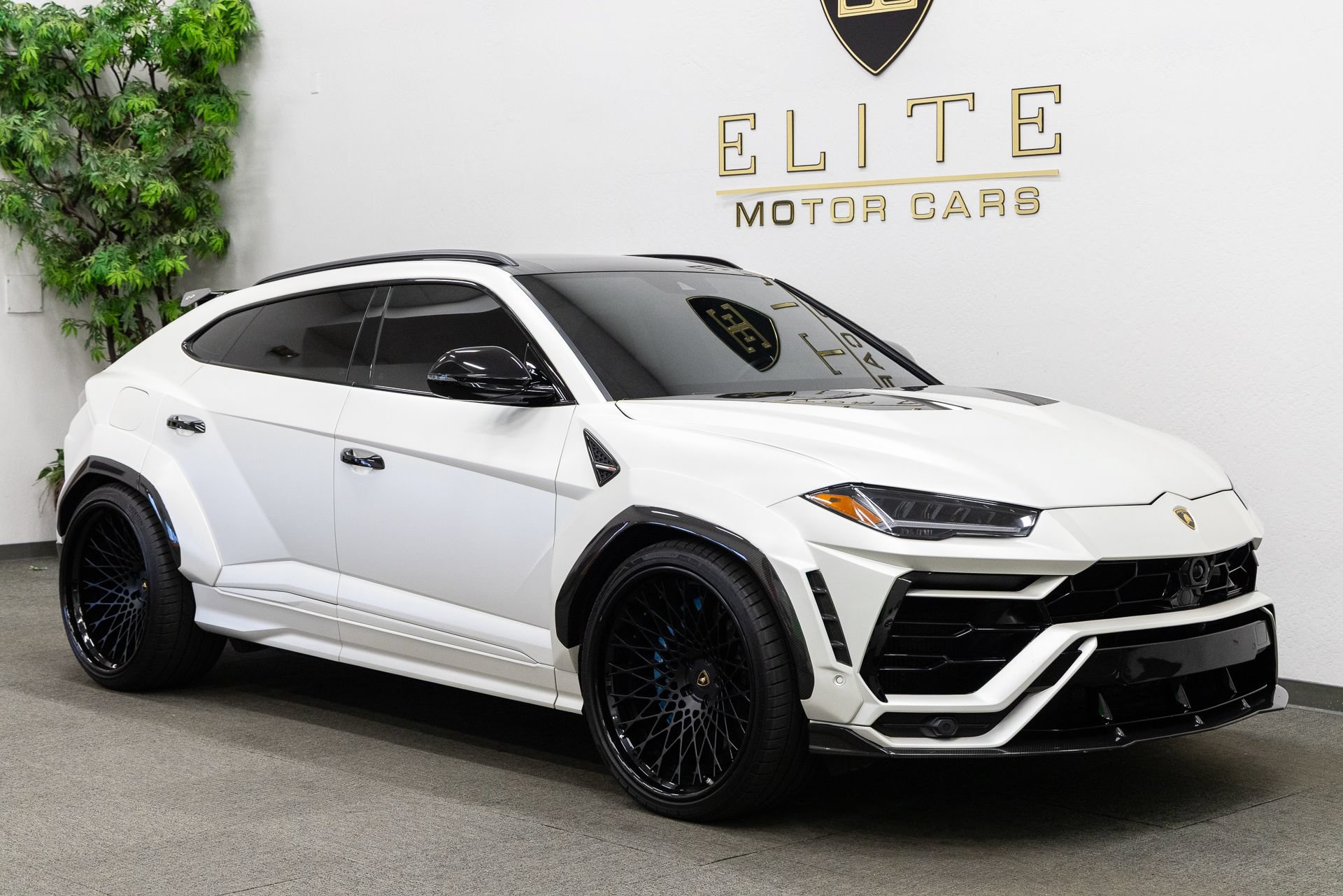 Used 2020 Lamborghini Urus AWD/4WD image 9