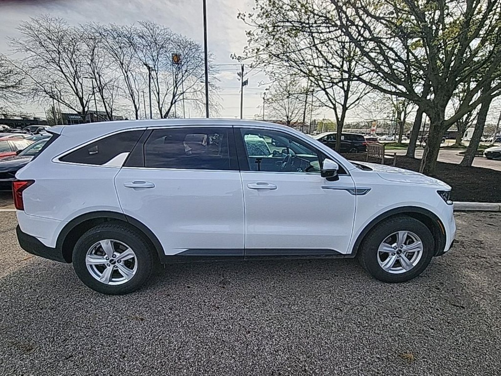 Used 2022 Kia Sorento LX image 3