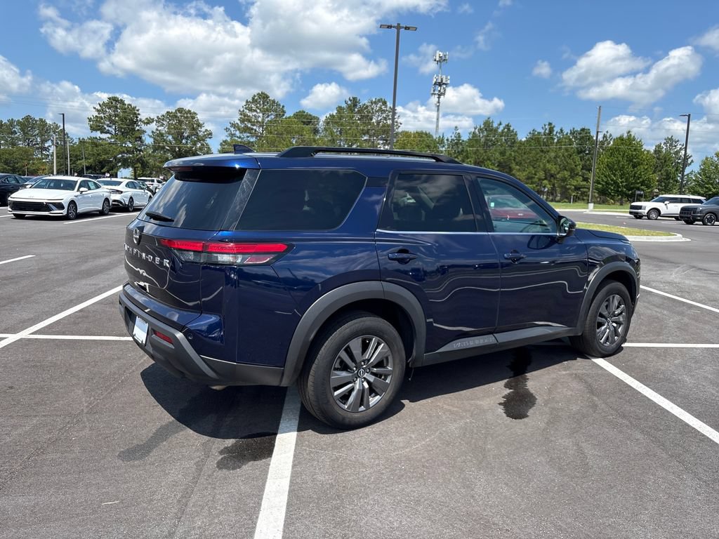 Used 2025 Nissan Pathfinder SV FWD image 31