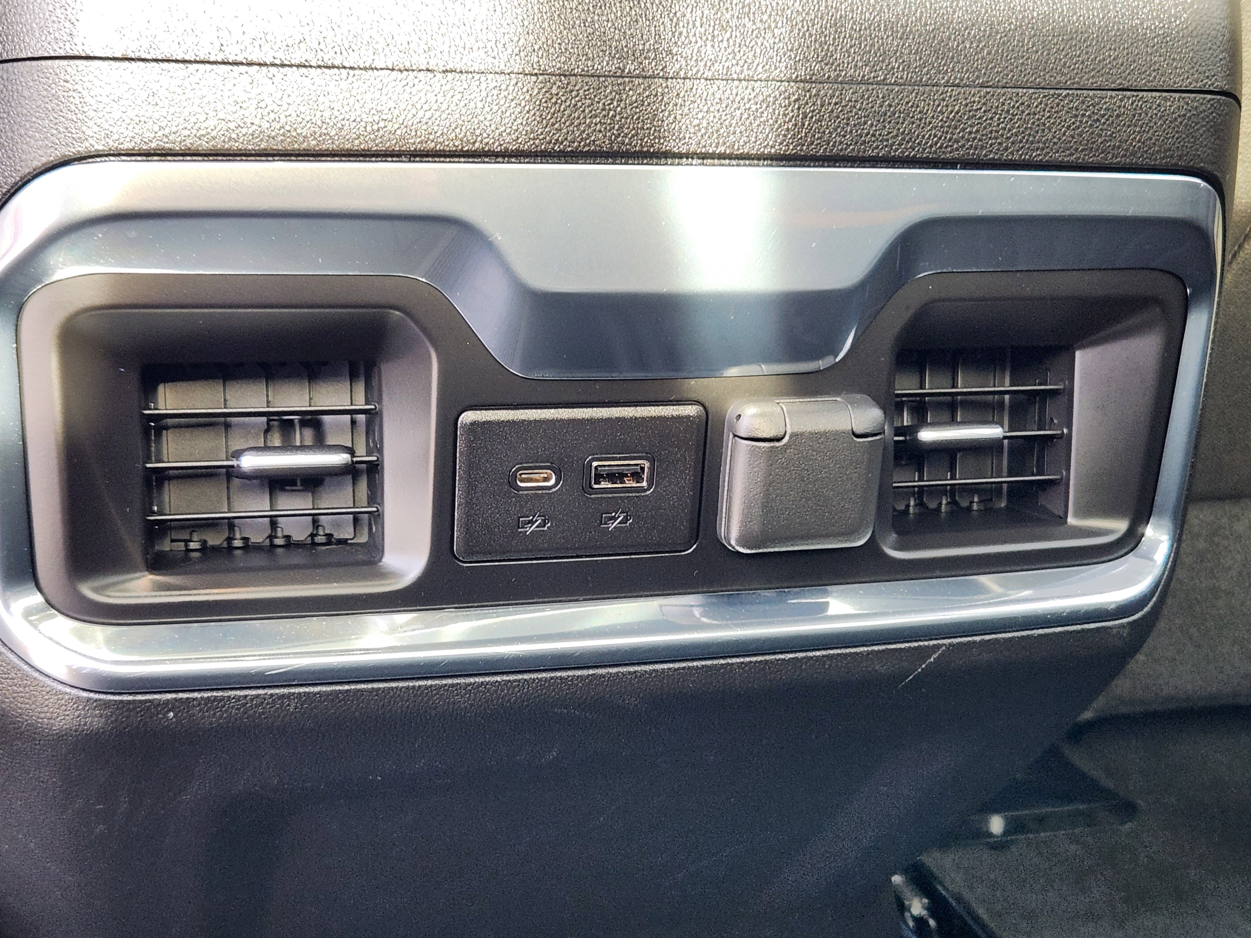 Certified 2022 GMC Sierra 2500 AT4 w/ AT4 Preferred Package image 18