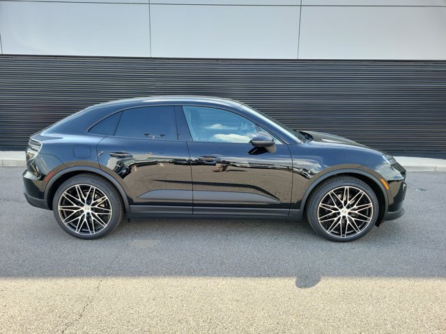 New 2026 Porsche Macan Electric RWD image 8