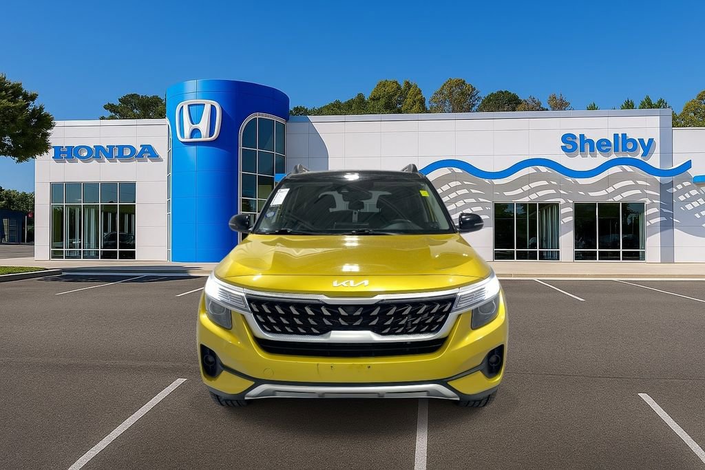 Used 2022 Kia Seltos Nightfall Edition image 3