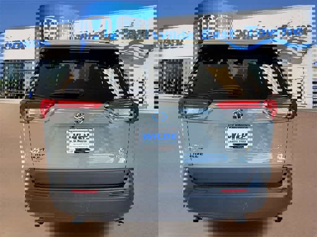 Used 2021 Toyota RAV4 XLE w/ Convenience Package image 7