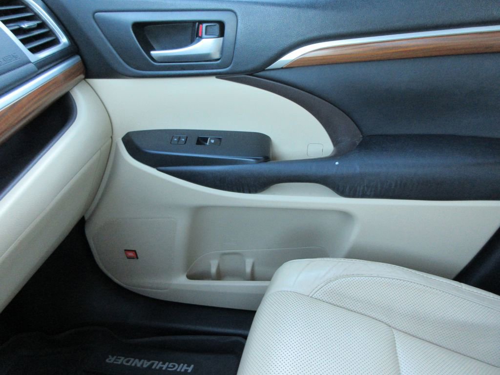 Used 2017 Toyota Highlander Limited image 35