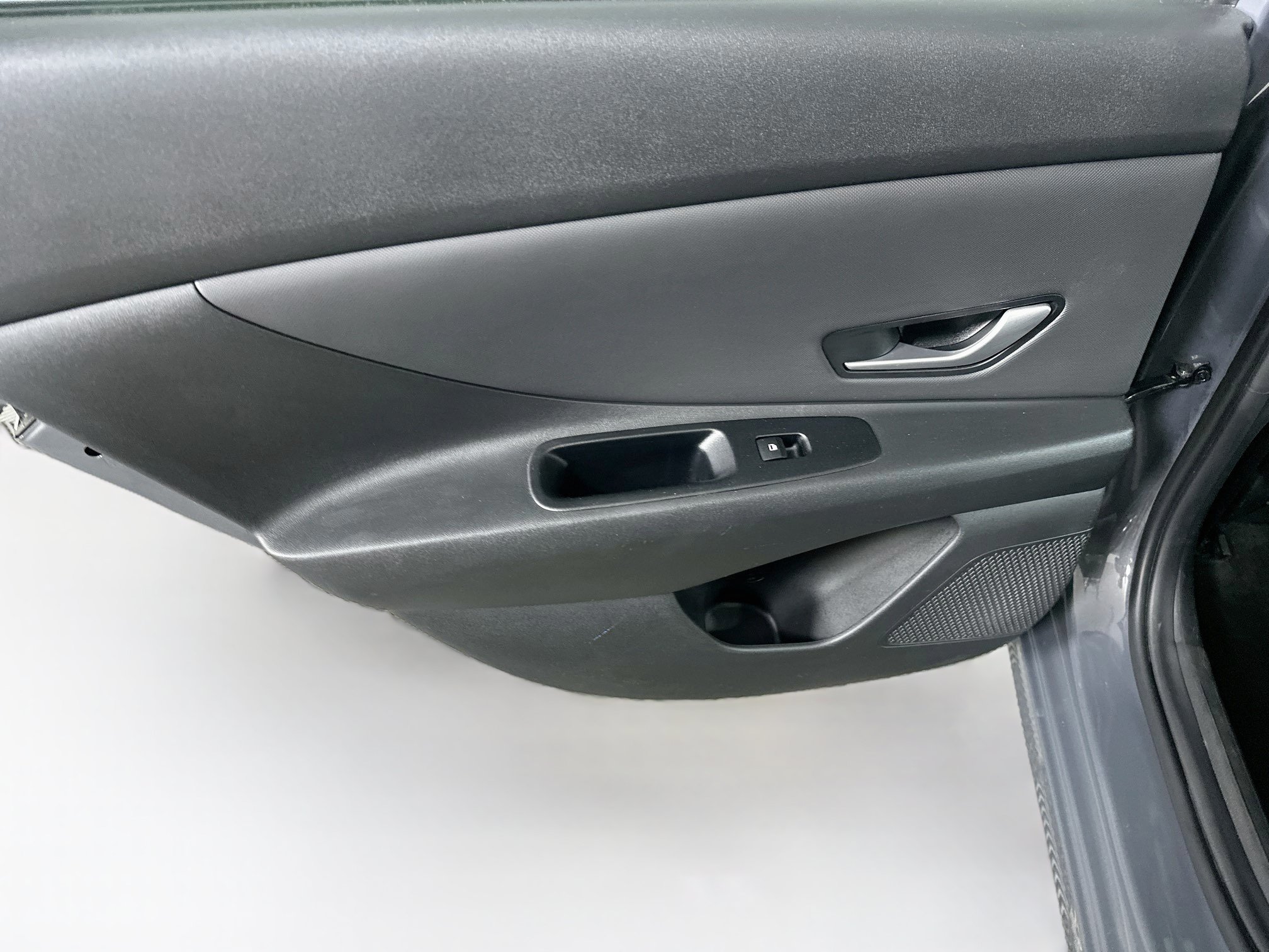 Used 2025 Hyundai Elantra Limited FWD image 26