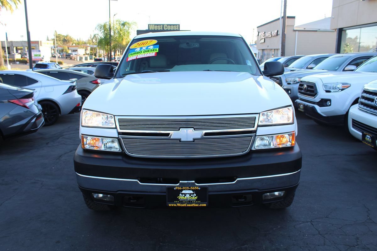 Used 2007 Chevrolet Silverado 2500 LT w/ Heavy-Duty Power Package AWD/4WD image 3