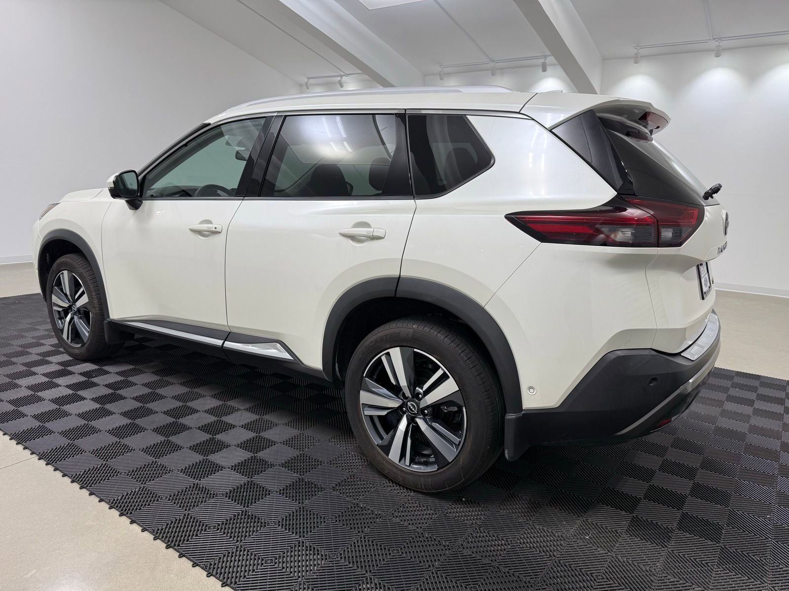Used 2022 Nissan Rogue SL w/ SL Premium Package image 6