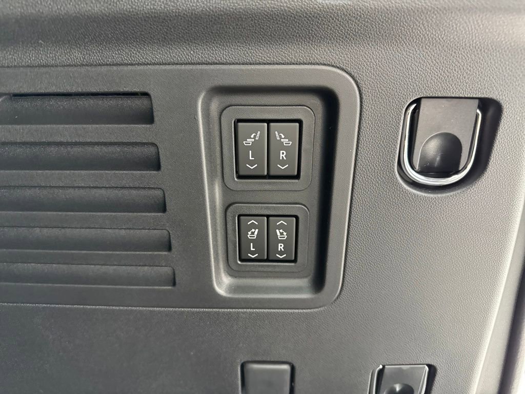 New 2026 Chevrolet Traverse RS image 17