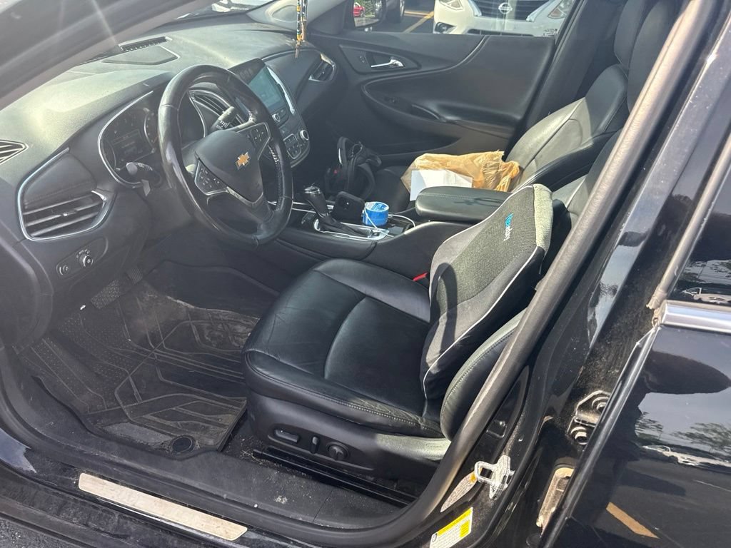 Used 2018 Chevrolet Malibu Premier w/ Premier Sun and Wheel Package FWD image 18