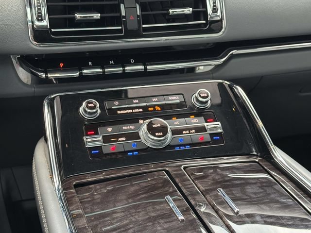 Used 2018 Lincoln Navigator Select AWD/4WD image 16