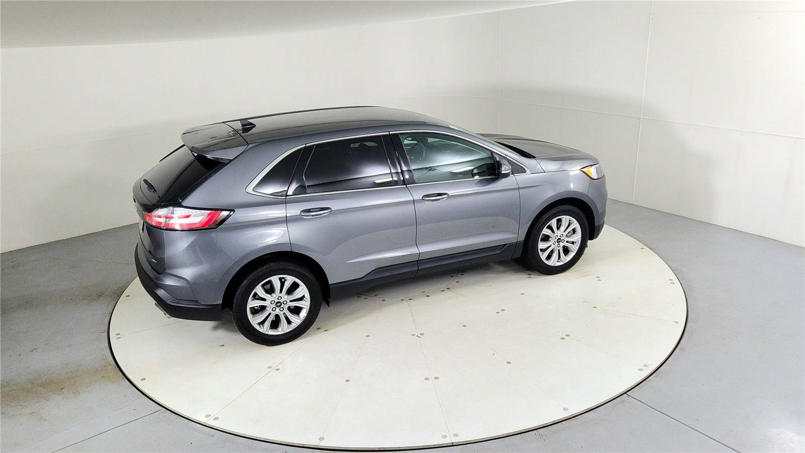 Used 2024 Ford Edge Titanium image 44