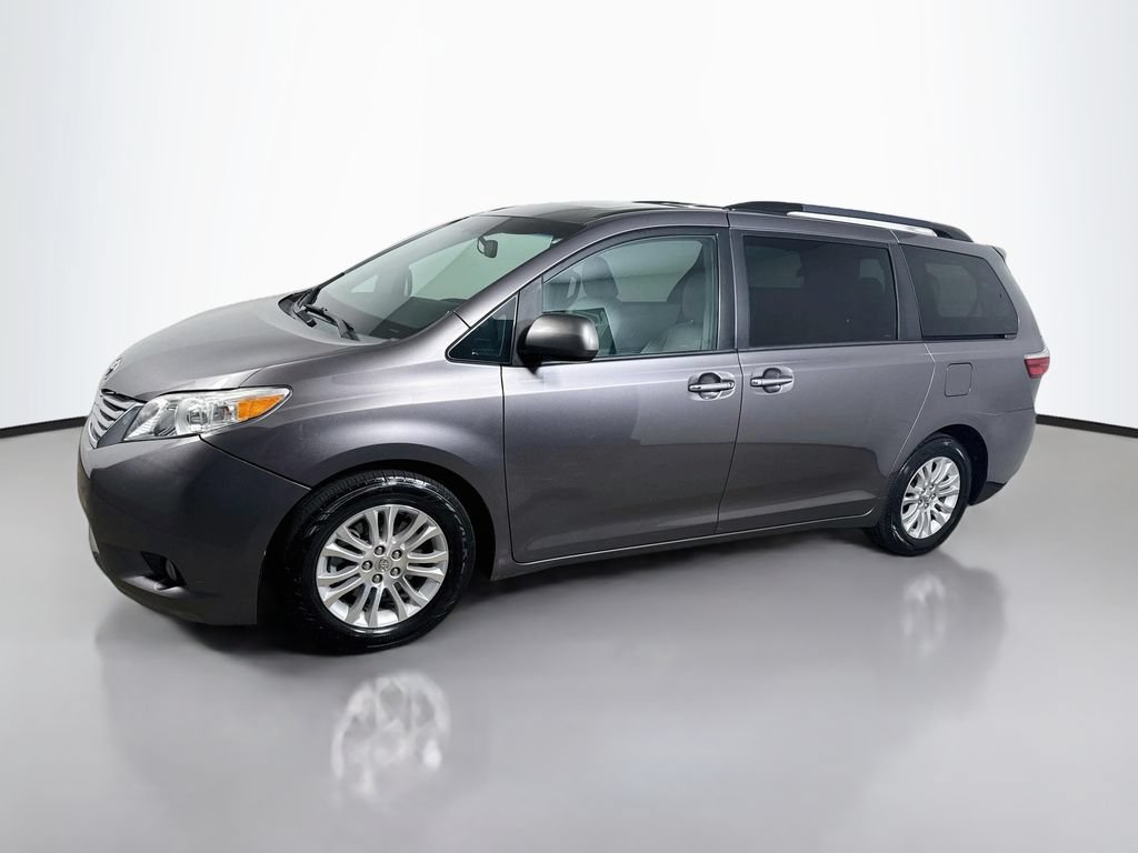 Used 2015 Toyota Sienna XLE Premium FWD image 3