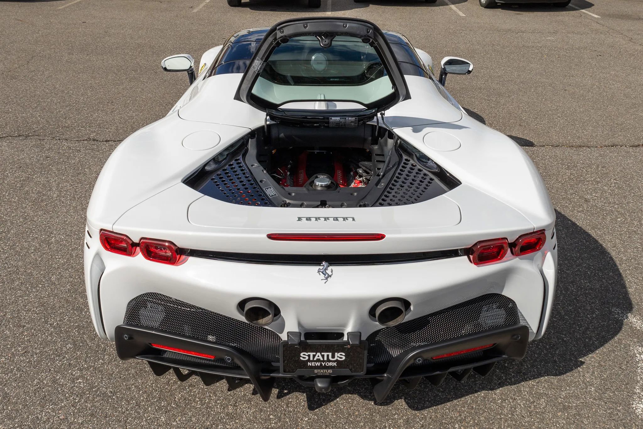Used 2025 Ferrari SF90 Spider image 54