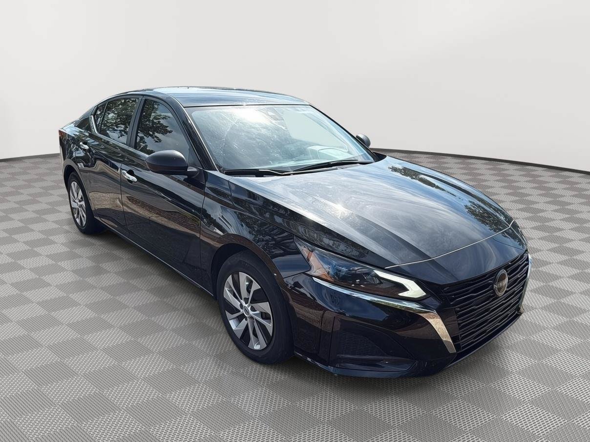 Used 2024 Nissan Altima 2.5 S FWD image 2