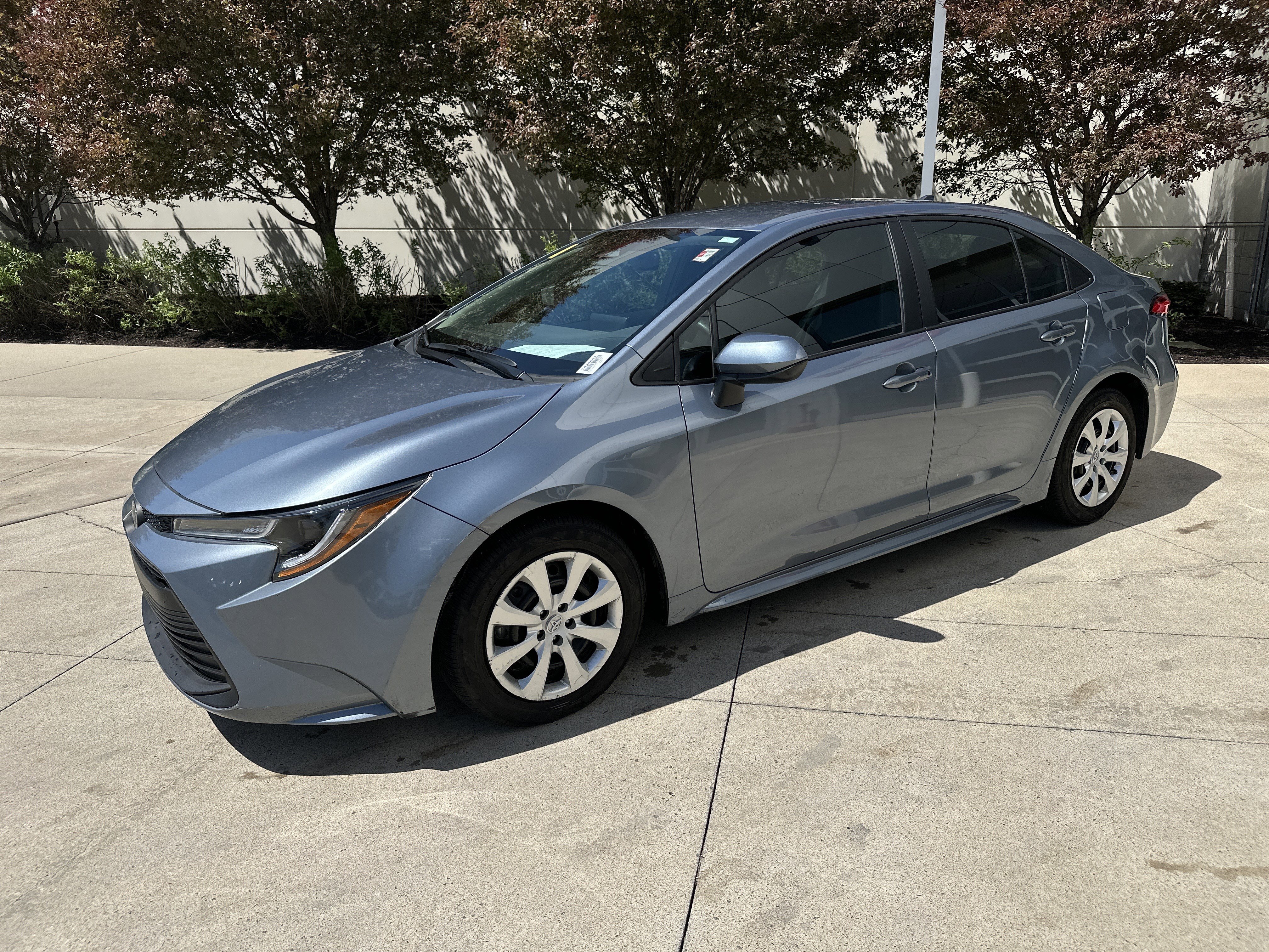 Used 2023 Toyota Corolla LE FWD image 3