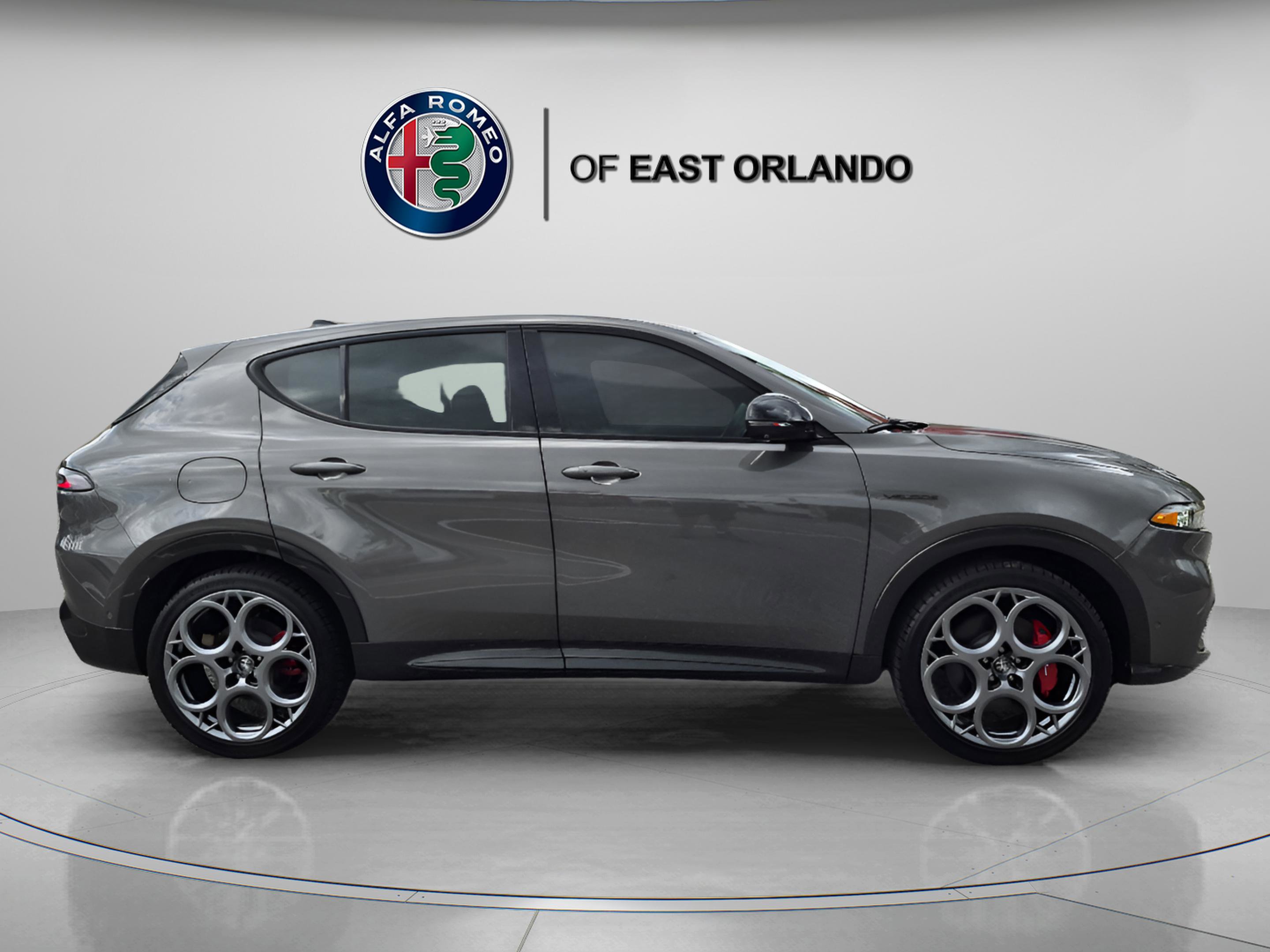 Used 2024 Alfa Romeo Tonale Veloce w/ Active Assist Package AWD/4WD image 8