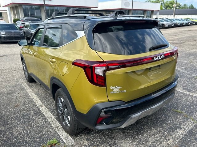 Used 2024 Kia Seltos S AWD/4WD image 2
