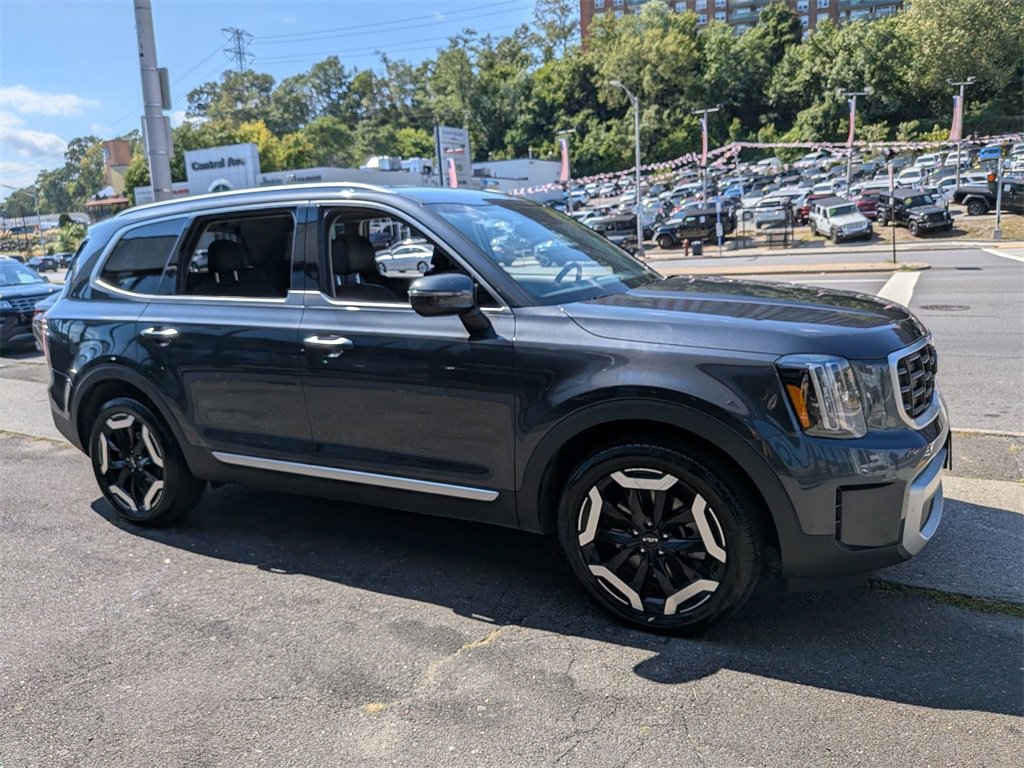 Used 2023 Kia Telluride S image 5